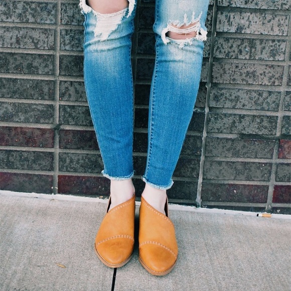 Sold out: Emma Flat in Toffee - Picture 4 of 4